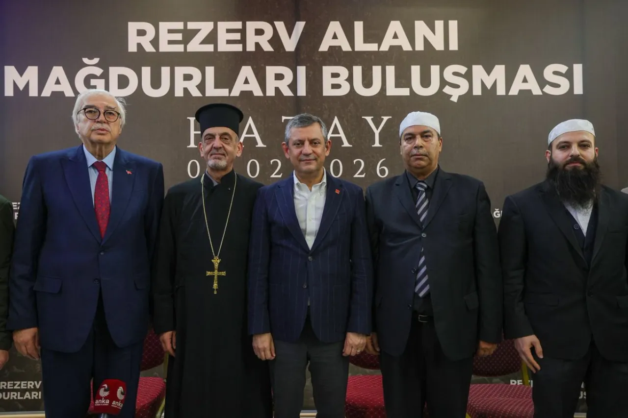 Özgür Özel'den Anlamlı Buluşma: Semavi Dinlerin Temsilcileriyle Dua Programı