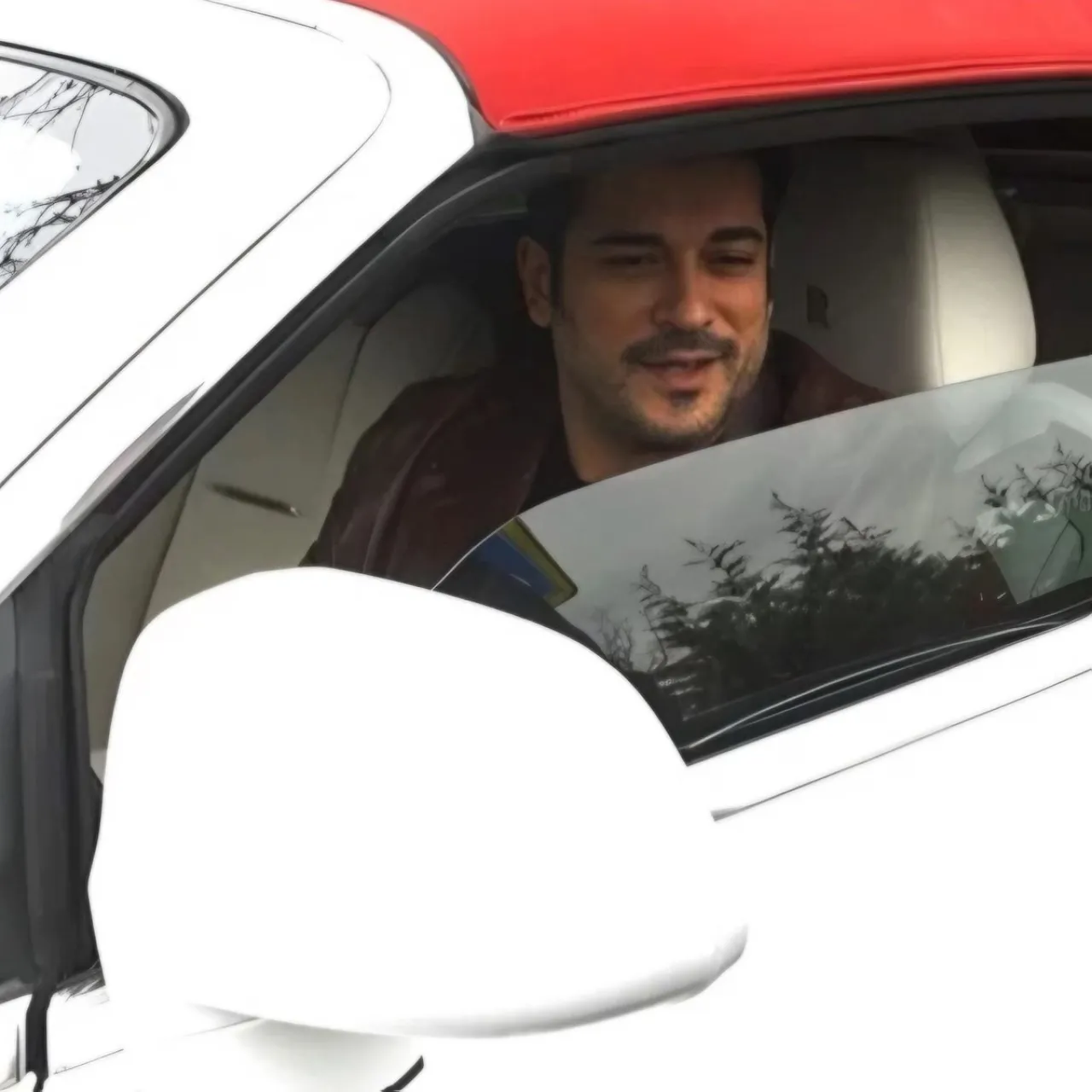 Burak Özçivit, Etiler'de 35 Milyon TL Değerindeki Yeni Arabasıyla Görüntülendi