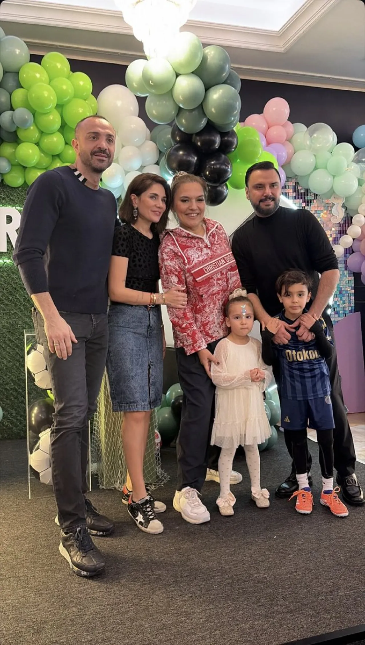 Ünlü Çift Demet Akalın ve Okan Kurt'tan Sosyal Etkinlik: Eliz Varol'un Doğum Gününe Katılım