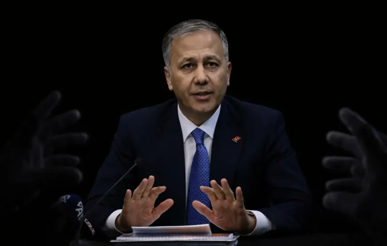 Emoji Bakan'ın Görevden Alınması: Ali Yerlikaya Kimlerin Hedefindeydi?