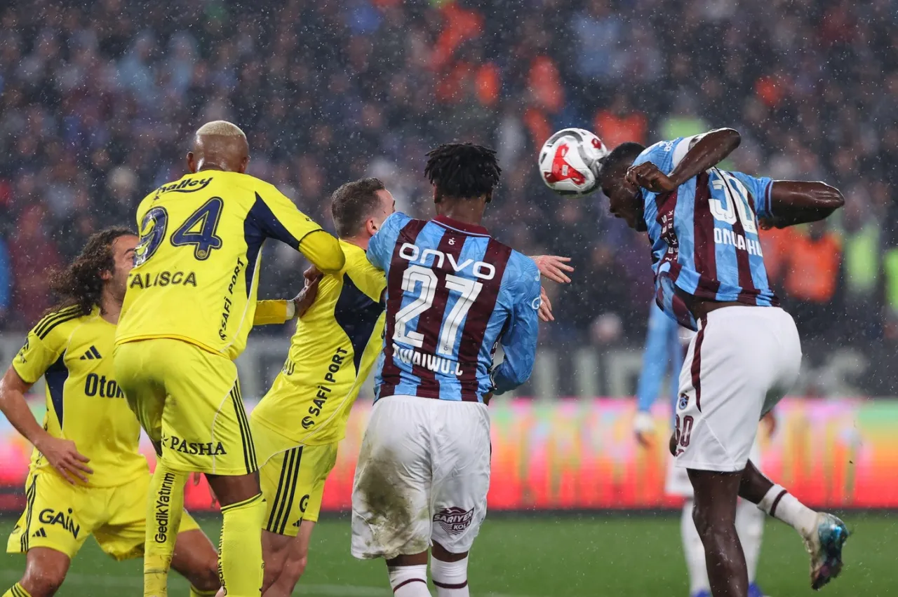 Trabzonspor'un Derbi Krizi: Yönetim ve Teknik Ekip Masaya Yatırılıyor