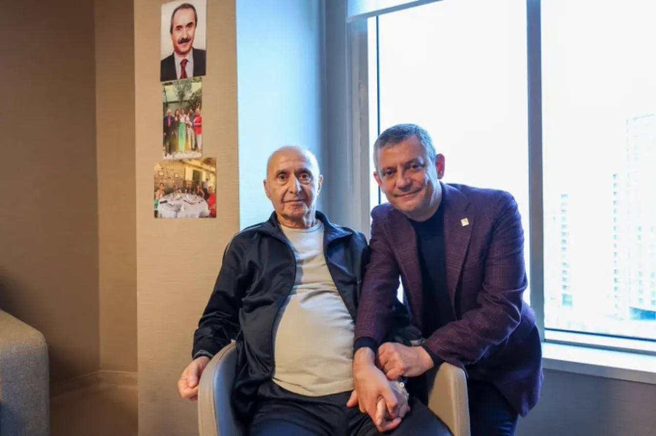 Özgür Özel, Hikmet Çetin'i Hastanede Ziyaret Etti