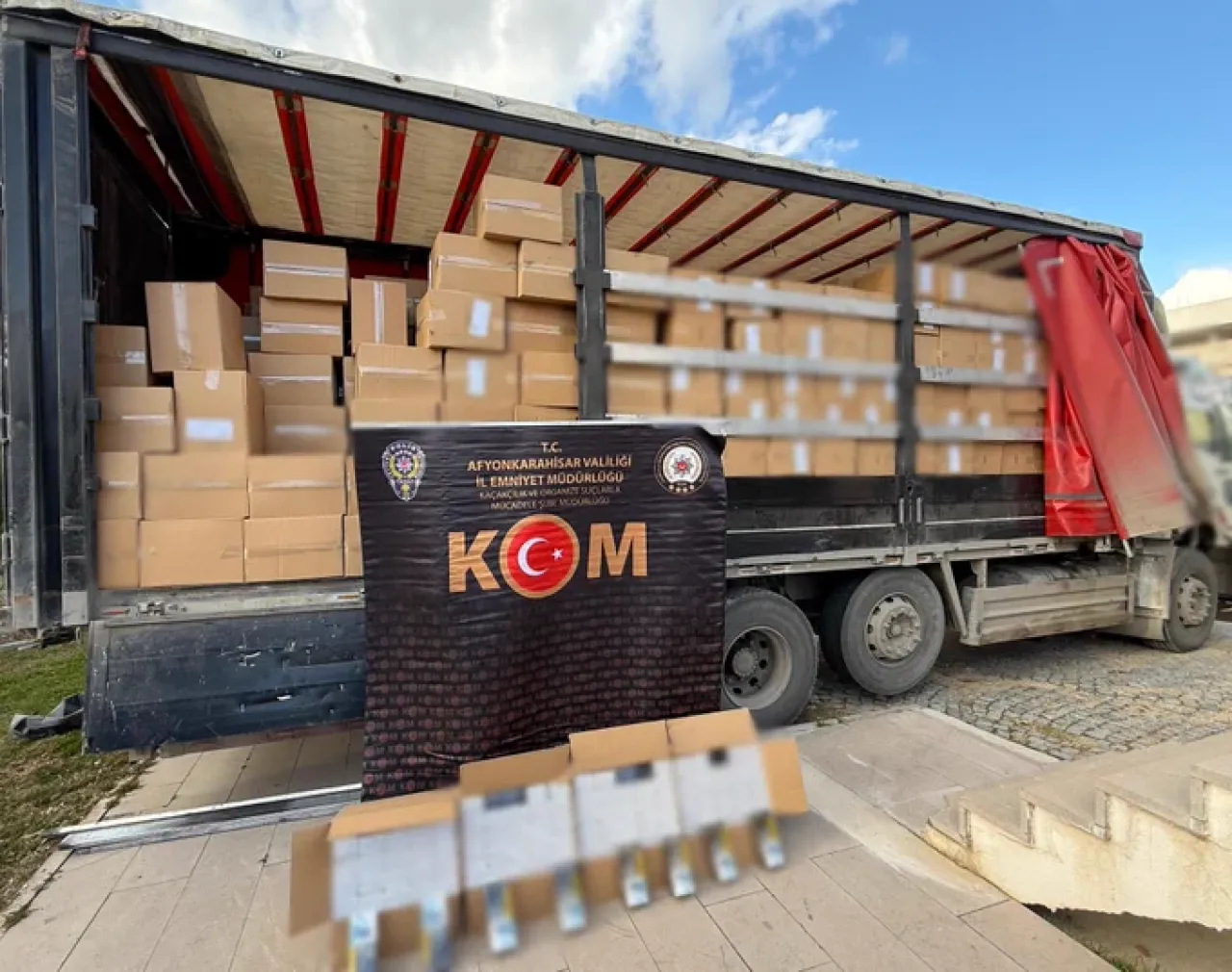 Afyonkarahisar'da Tarihi Vurgun: 6.5 Milyon Sahte Makaron Ele Geçirildi!