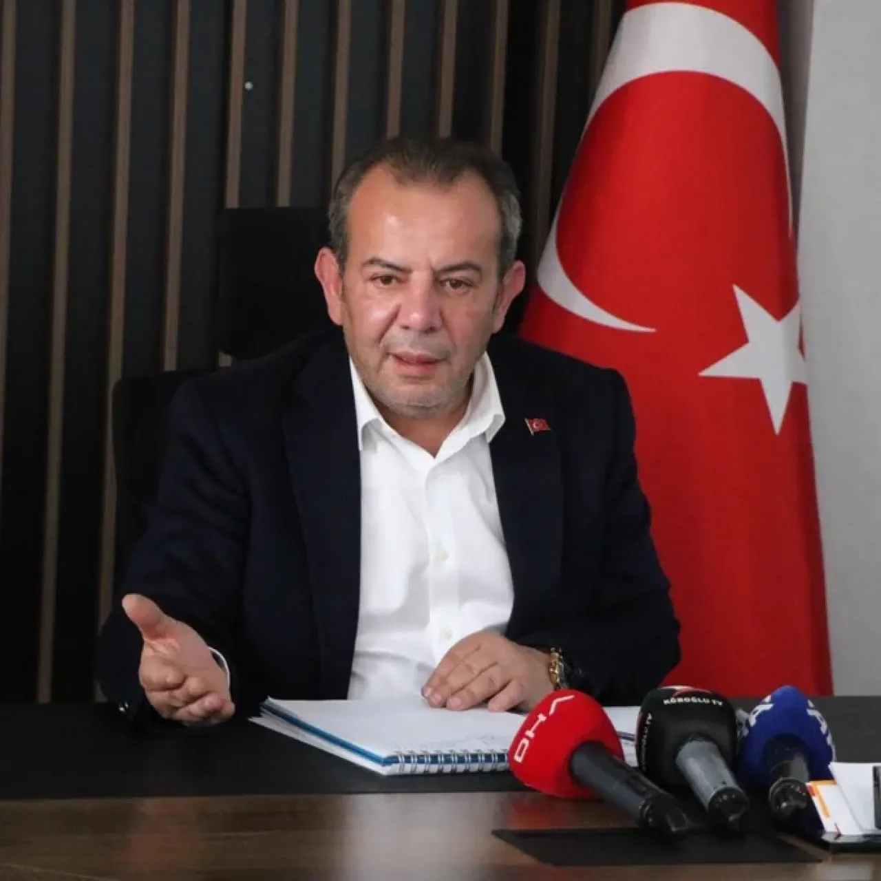 Afyonkarahisar'da CHP İl Başkanı Tanju Özcan'ın Gözaltına Alınması: 