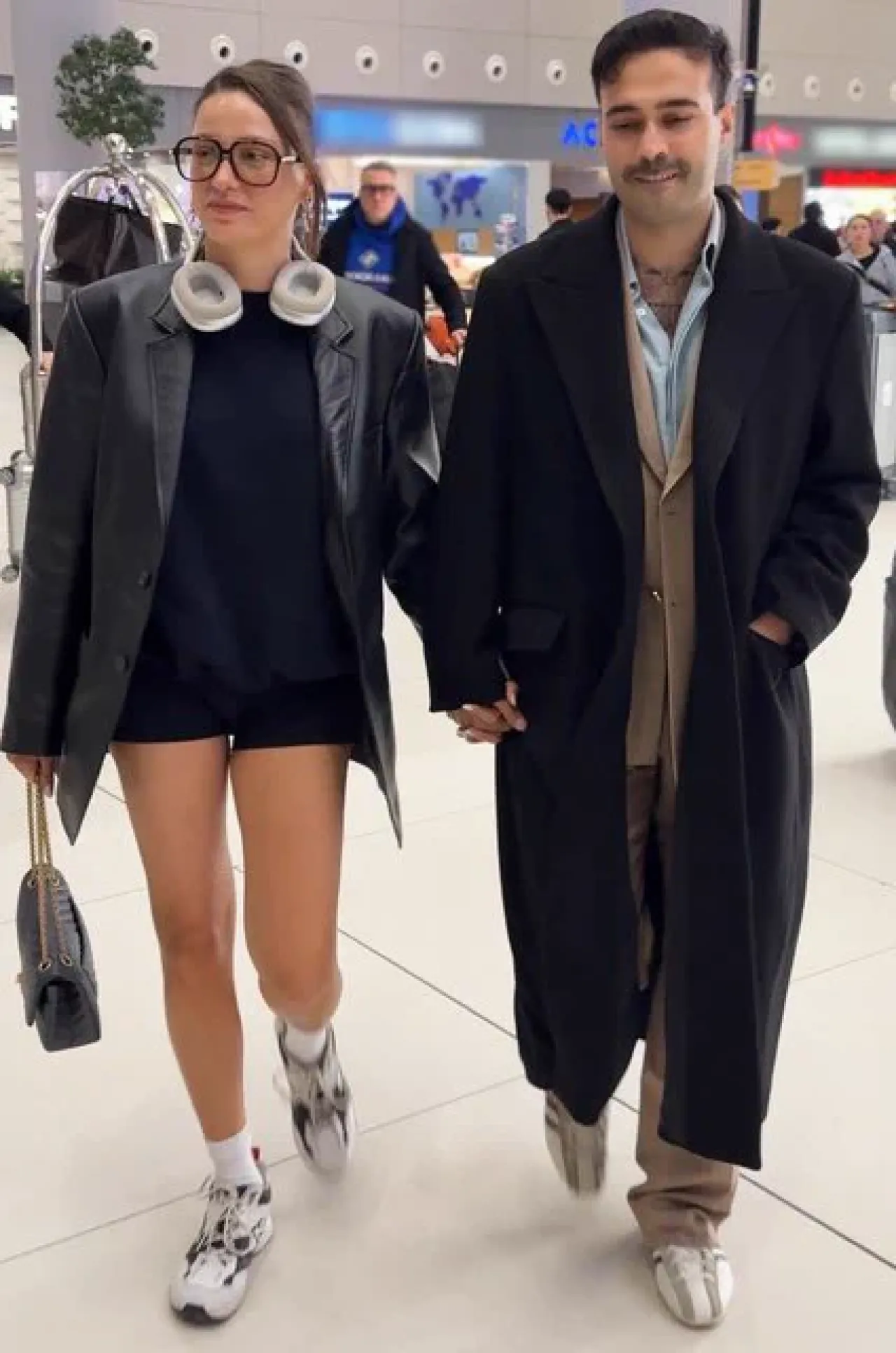 Serenay Sarıkaya ve Mert Demir'den Havalimanında Stil Dersi!